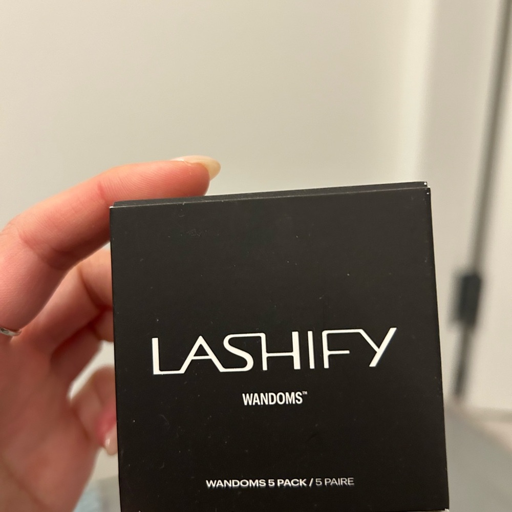 Assorted Eyelash Extensions Set - Picture 2 of 3